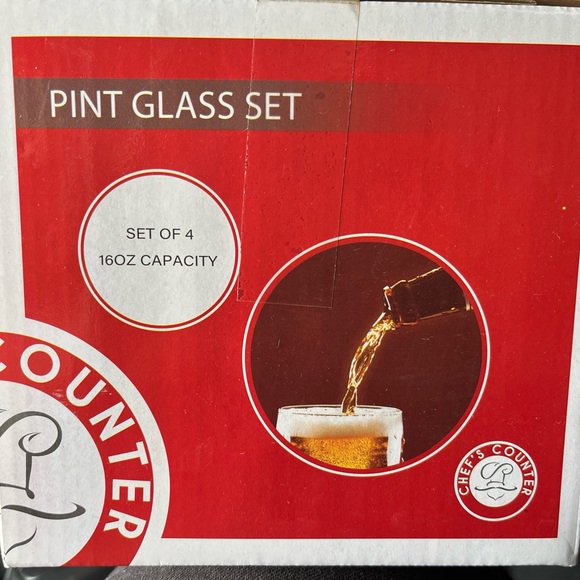 Football Themed Glasses 4pc Set of 16 ounce • NIB - Picture 3 of 3